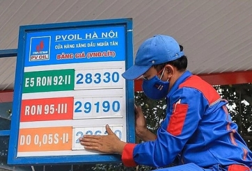 Giá xăng nhập bất ngờ tăng mạnh trở lại, chạm mốc 29.000 đồng/lít