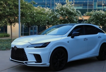 Lexus RX 2023 có giá bán dự kiến từ 4,1 tỷ đồng tại Việt Nam, tăng 'nhẹ' nửa tỷ so với giá cũ