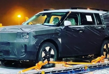 Hyundai Santa Fe 2024 bị bắt gặp chạy thử trên đường với cặp đèn pha LED 'lạ lùng'