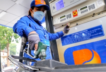 Giá xăng hôm nay tiếp tục giảm mạnh, về sát mốc 20.000 đồng/lít