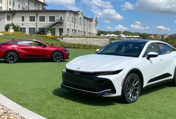 'Xe bộ trưởng' Toyota Crown sắp có thêm phiên bản sạc điện mạnh mẽ hơn