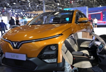 VinFast VF6 lần đầu lộ ảnh thực tế khoang nội thất, xuất hiện chi tiết 'bất thường'