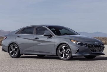 Hyundai Elantra 2023 mới ra mắt Việt Nam, vừa có thêm biến thể hybrid, chỉ 'ăn' 2,02 lít xăng/100 km
