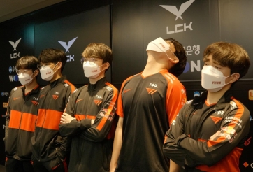 Hàng loạt thành viên của T1 dương tính với COVID-19 ngay sau đêm chung kết LCK