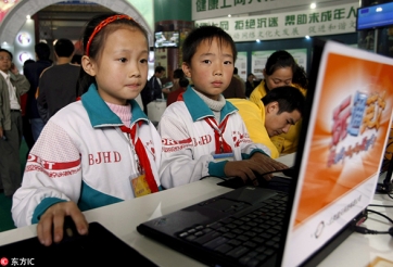 Trung Quốc: Trẻ em phải xin phép phụ huynh nếu muốn livestream