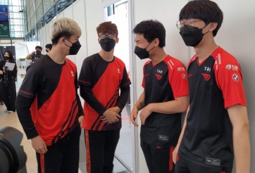 CKTG Tốc Chiến: Team Flash đánh bại T1 trong lần đầu gặp mặt