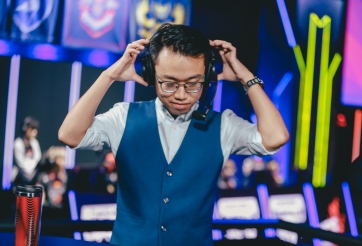 BLV Hoàng Luân cà khịa Thầy Giáo Ba: 'Streamer sao thì viewer vậy'