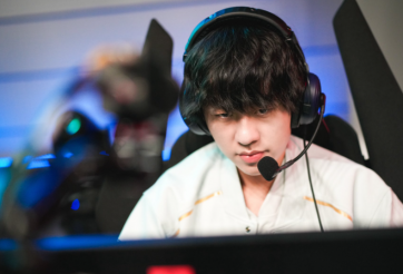 RNG cũng đến ngày “Give Up”, tượng đài LMHT sụp đổ?