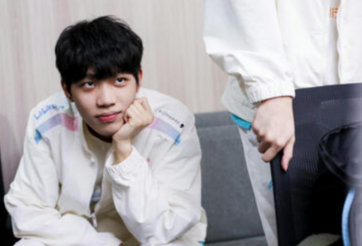 LMHT: Đồng đội cũ của SofM bị chỉ trích vì hẹn hò