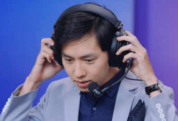 BLV Văn Tùng nhận 'cơn mưa gạch đá' từ fan Peanut