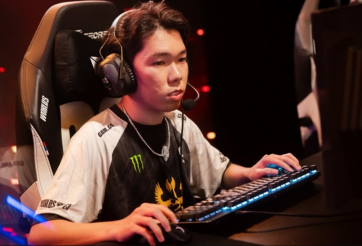 Slayder có trận đấu đầu tiên tại Ả Rập