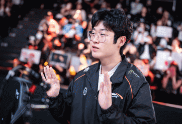 Zeus nói lý do 'lùi về sau' làm tanker tại HLE