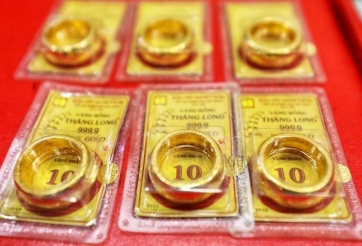 Giá vàng hôm nay sáng 25/8: SJC vẫn neo ở đỉnh