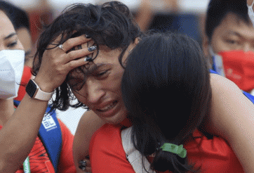 Người hùng điền kinh Việt Nam bật khóc vì nhớ mẹ