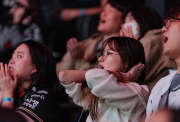 CĐV bùng nổ cảm xúc khi Việt Nam tổ chức LCK