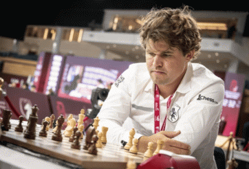 Vua cờ Carlsen đập bàn