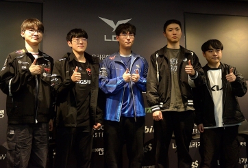 Faker ca ngợi Chovy