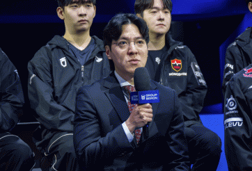 HLV kkOma nói thẳng một điều về tân binh của T1