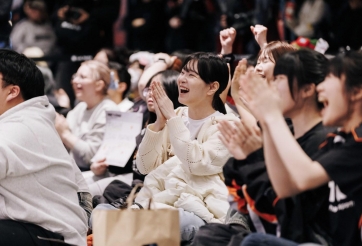 Khán đài First Stand bị chê 'bé hơn cái đám cưới'