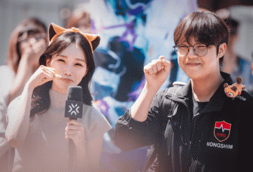 Dambi tỏa sáng, NS ngược dòng thành công trước G2