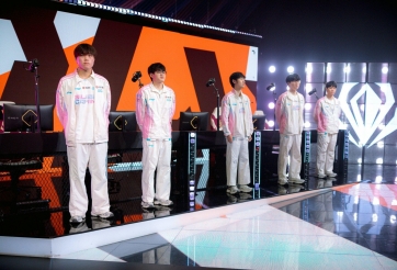 BLG hủy diệt JDG, gặp G2 tại chung kết