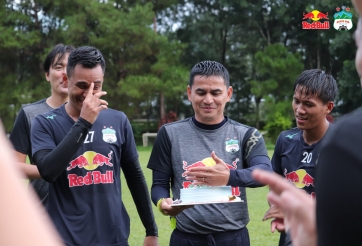 Kiatisak gửi lời chúc ý nghĩa đến cầu thủ Việt kiều của HAGL