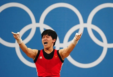 Lực sĩ Việt Nam nhận huy chương Olympic sau 9 năm