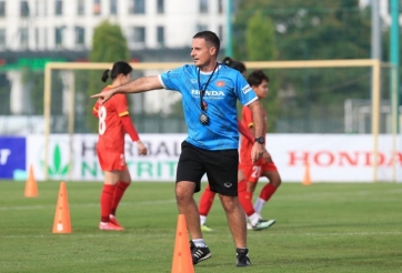 Chuyên gia Châu Âu áp dụng 'công nghệ' vào buổi tập của ĐT Việt Nam