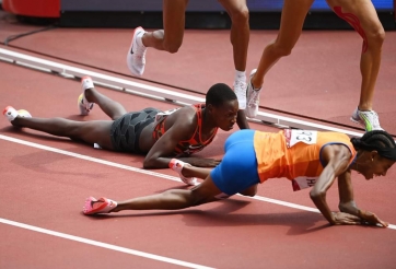 VIDEO: VĐV Hà Lan về nhất dù bị ngã trên đường chạy