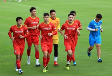 ĐT Việt Nam lặng lẽ về nước, không quên lời dặn của HLV Park