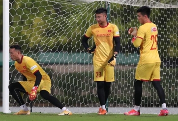 Thủ môn ĐT Việt Nam nhận 'quà đặc biệt' từ VFF