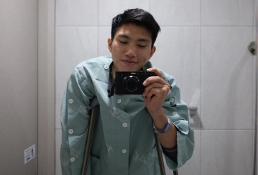 Đoàn Văn Hậu chống nạng, báo tin vui cho ĐT Việt Nam từ Hàn Quốc