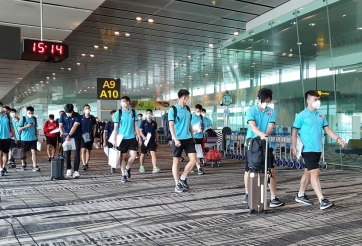 ĐT Việt Nam đã đến Singapore, chờ hội ngộ Hùng Dũng