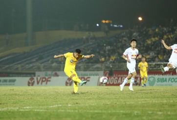 Văn Đức ghi siêu phẩm, SLNA lại 'gieo sầu' HAGL tại sân Vinh