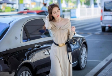 Chán Maybach S500, Ngọc Trinh tậu Rolls-Royce Ghost gần 10 tỷ đồng