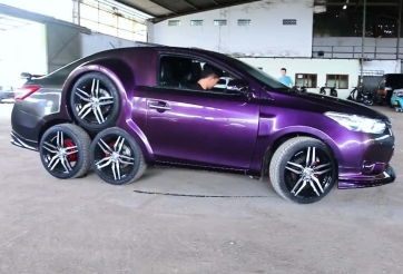 Chiếc Toyota Vios độ 8 bánh xe cực dị gây xôn xao dân mạng