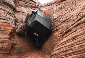 VIDEO: Chiêm ngưỡng màn leo núi đỉnh cao của 'siêu phẩm' Jeep