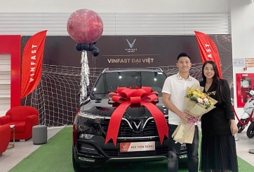 Xa nhà, Bùi Tiến Dũng gửi vợ con cho “anh” VinFast chăm nom