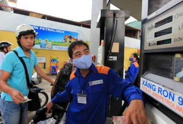 Giá xăng tiếp tục tăng mạnh lên mức kỷ lục hơn 1 năm qua