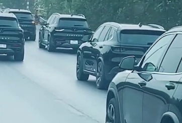 VIDEO: Dàn xe VinFast di chuyển cực ngầu trên phố như phim Mỹ