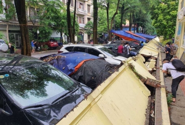 Vụ đổ tường trường mầm non khiến 13 ô tô bị đè bẹp: Ai sẽ phải đền?