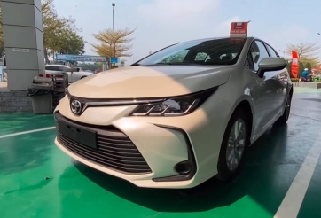 Sedan hạng C đẹp long lanh của Toyota về đại lý, đấu Cerato, Mazda 3