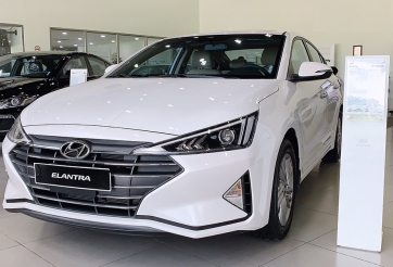 Giá xe Hyundai Elantra giảm mạnh, quyết đấu Mazda 3, Cerato