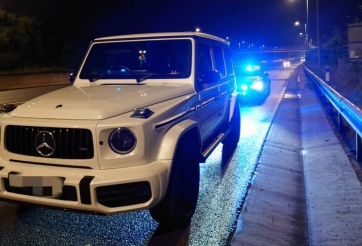 Choáng: Nữ tài xế lái Mercedes-AMG G63 với tốc độ 200km/h vì buồn đi WC