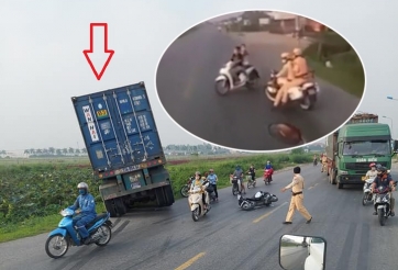 Hai cô gái bỏ chạy CSGT khiến xe container lao xuống ruộng