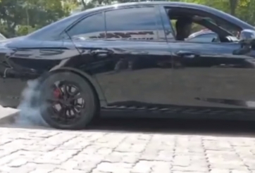 VIDEO: Màn drift cực 'khét' của VinFast Lux A2.0