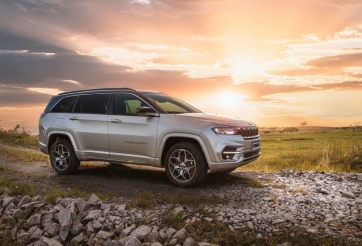 SUV 7 chỗ vừa ra mắt chốt giá từ 866 triệu, khiến Fortuner, Santa Fe lo ngại