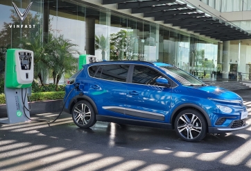 VinFast bất ngờ tung ảnh thực tế ô tô điện VF e34, thiết kế cực ấn tượng