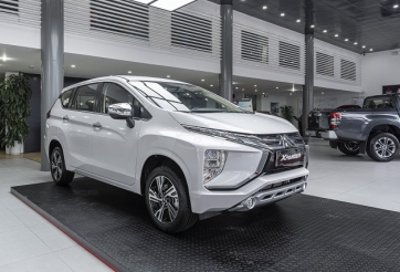 Giá xe Mitsubishi tháng 9 giảm mạnh khiến khách Việt xôn xao