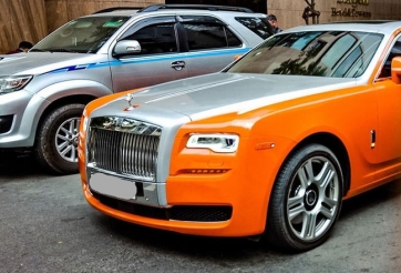 Bà Nguyễn Phương Hằng chở con trai đi chơi bằng Rolls-Royce 40 tỷ đồng